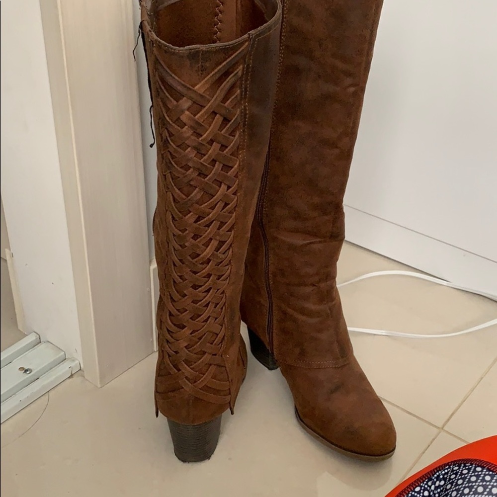 Boots - Picture 3 of 5